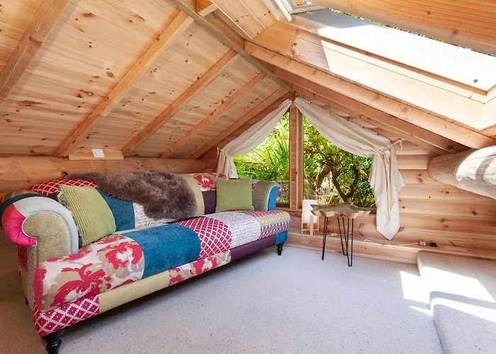 Porthole Log Cabin