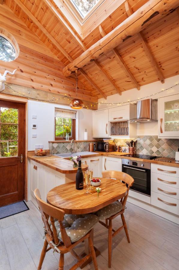 Porthole Log Chalet
